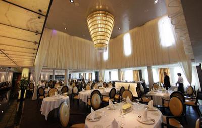 32000-тонный пассажирский корабль преодолел барьер Темзы