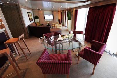 32000-тонный пассажирский корабль преодолел барьер Темзы