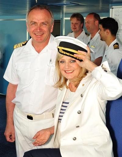 32000-тонный пассажирский корабль преодолел барьер Темзы