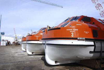 32000-тонный пассажирский корабль преодолел барьер Темзы