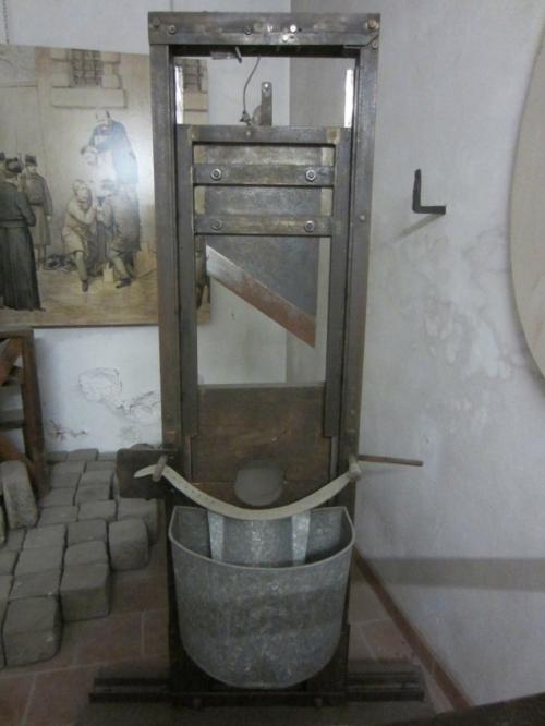 Отголоски средневековья в 1939: последняя публичная казнь на гильотине