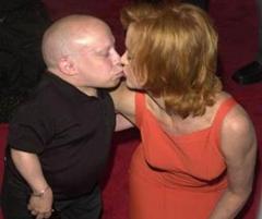 За что великанши любят коротышек