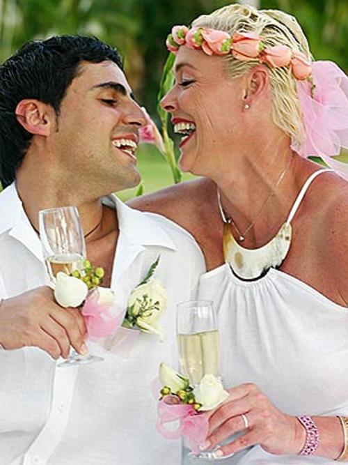 За что великанши любят коротышек