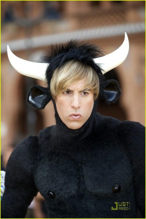 Саша Барон презентовал «Бруно» в костюме быка