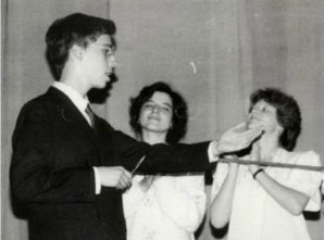 Фотографии отечественных звезд из выпускных альбомов