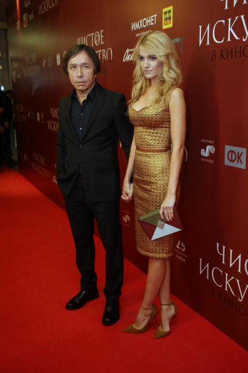 Ренат Давлетьяров разбавил чистое искусство эротикой