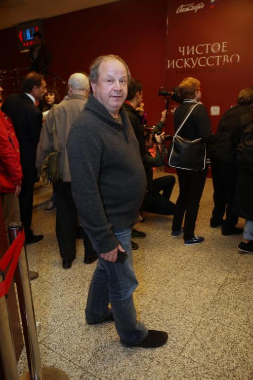 Ренат Давлетьяров разбавил чистое искусство эротикой