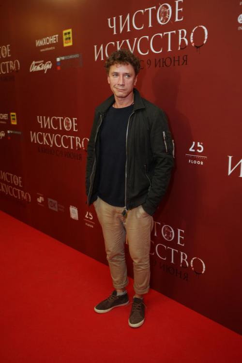 Ренат Давлетьяров разбавил чистое искусство эротикой