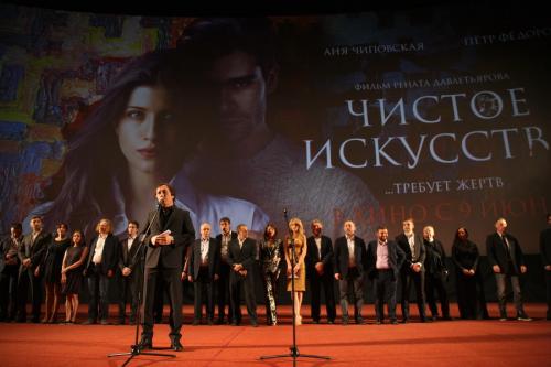 Ренат Давлетьяров разбавил чистое искусство эротикой