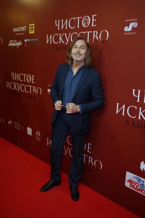 Ренат Давлетьяров разбавил чистое искусство эротикой