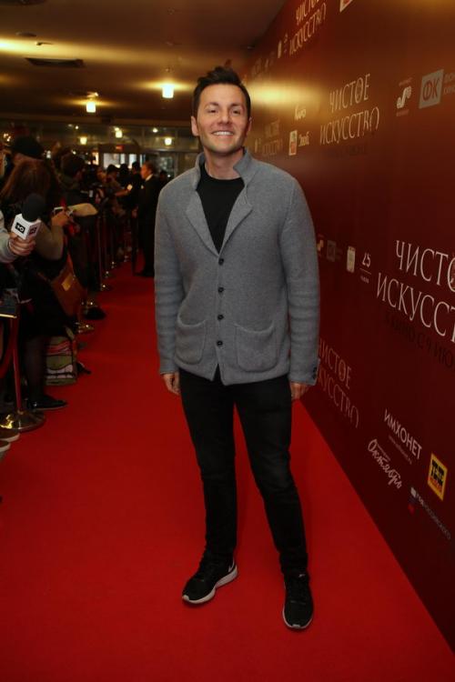 Ренат Давлетьяров разбавил чистое искусство эротикой