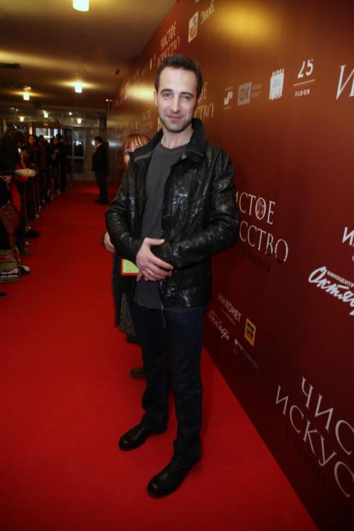 Ренат Давлетьяров разбавил чистое искусство эротикой