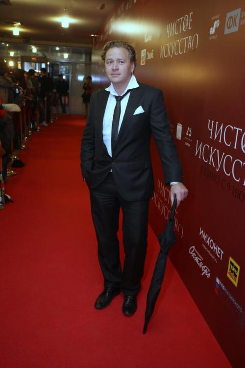 Ренат Давлетьяров разбавил чистое искусство эротикой