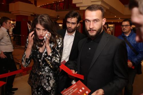 Ренат Давлетьяров разбавил чистое искусство эротикой