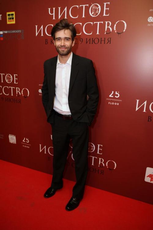 Ренат Давлетьяров разбавил чистое искусство эротикой