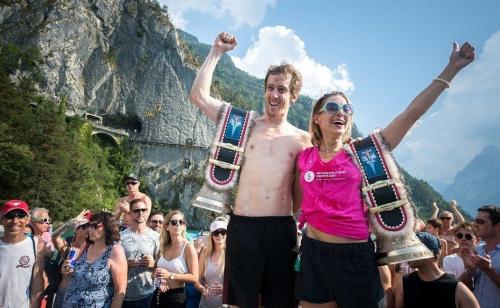 В Швейцарии отчаянные безумцы соревнуются в прыжках со скалы