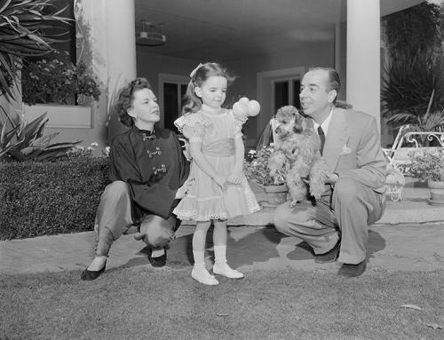 Знаменитости со своими собаками