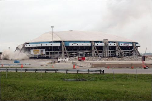 20 тысяч человек пришли посмотреть на взрыв стадиона в Техасе