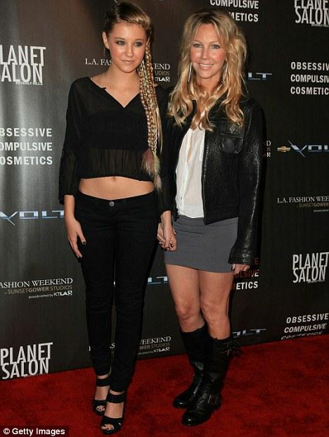 Хизер Локлир вывела дочь на подиум