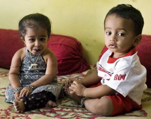 Индийская дюймовочка имеет большие планы на жизнь