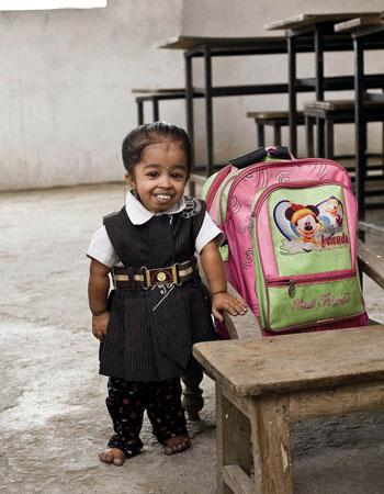 Индийская дюймовочка имеет большие планы на жизнь