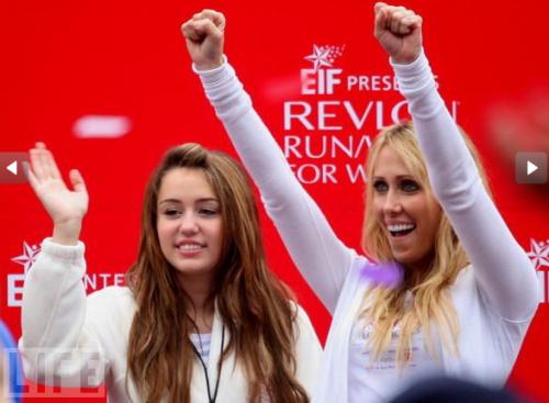 Топ-35 лучших мам знаменитостей