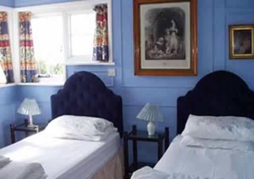 Дом в облаках конкурирует с птицами