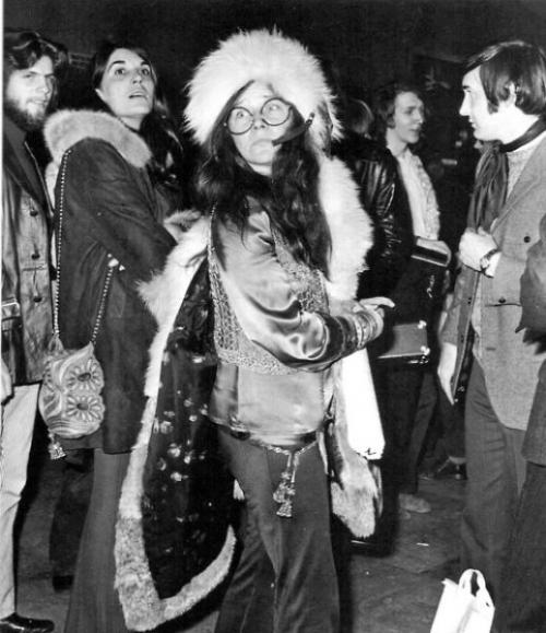 Редкие снимки знаменитостей прошлого и настоящего. Часть 14