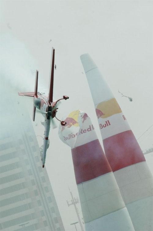 Воздушная "Формула-1" в небе Абу-Даби