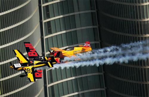 Воздушная "Формула-1" в небе Абу-Даби