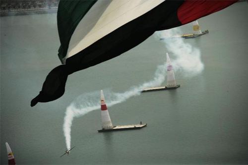 Воздушная "Формула-1" в небе Абу-Даби