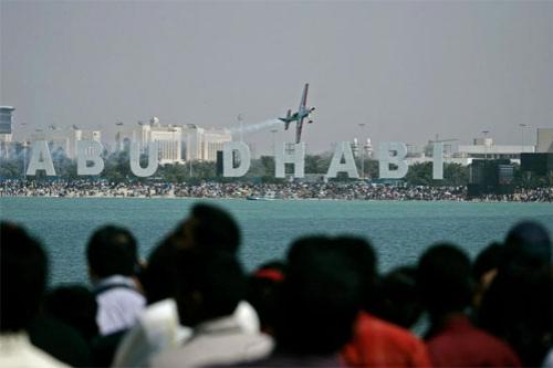 Воздушная "Формула-1" в небе Абу-Даби