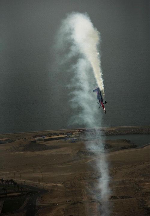 Воздушная "Формула-1" в небе Абу-Даби