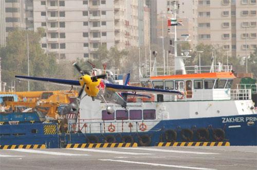 Воздушная "Формула-1" в небе Абу-Даби