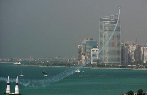 Воздушная "Формула-1" в небе Абу-Даби