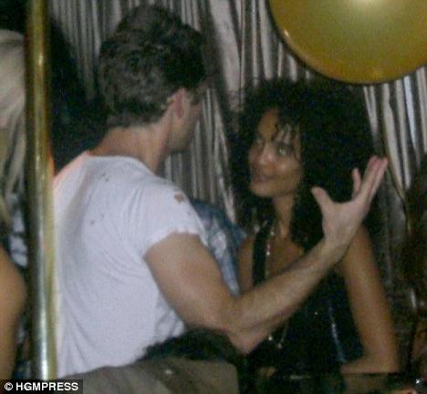 Джуд Лоу ищет мать для пятого ребёнка