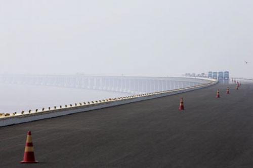 Самый длинный мост в мире перекинулся через море на 36 км