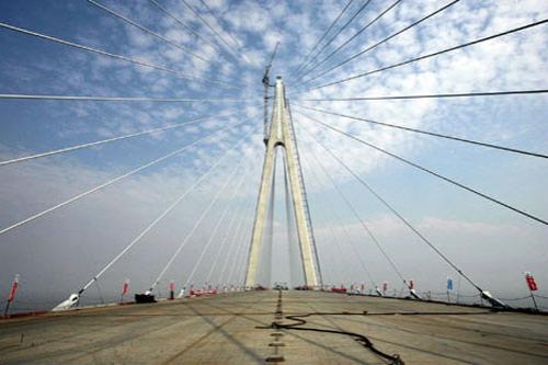 Самый длинный мост в мире перекинулся через море на 36 км