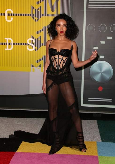 Самые отчаянные декольте на красной ковровой дорожке