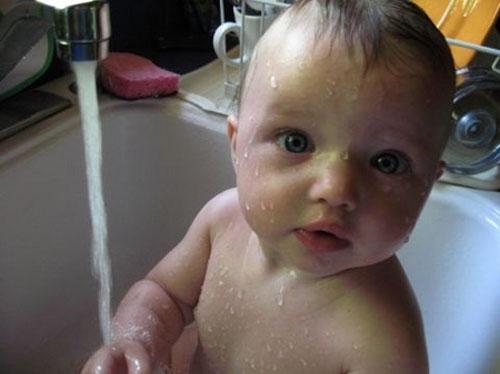 Милла Йовович показала свою малышку миру  совершенно бесплатно