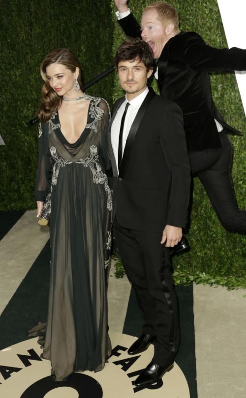 Знаменитости строят "рожки" на камеру