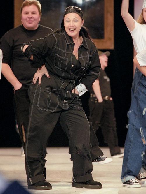 Самые нелепые наряды российских звёзд из 1990-2000-х