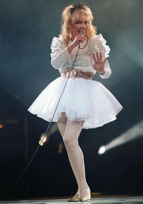 Самые нелепые наряды российских звёзд из 1990-2000-х