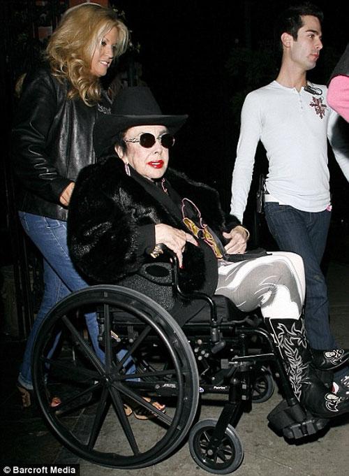 Элизабет Тейлор перевоплотилась в Майкла Джексона