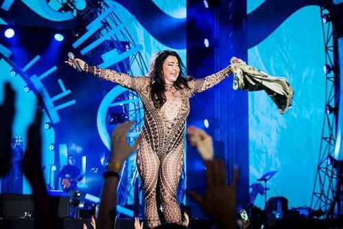 Располневшие звезды, которые не стесняются выходить на сцену