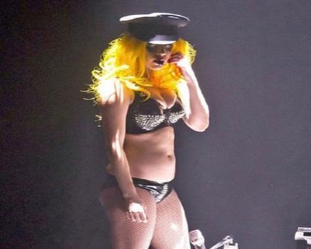 Располневшие звезды, которые не стесняются выходить на сцену