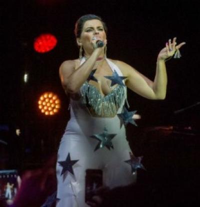 Располневшие звезды, которые не стесняются выходить на сцену