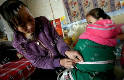 В Китае найдена 4-летняя "беременная" девочка