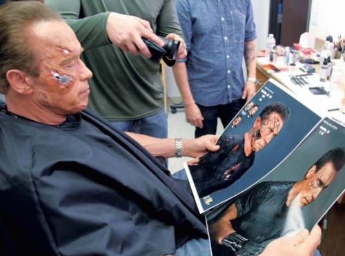 Чудеса грима делают звезд неузнаваемыми: фото до и после