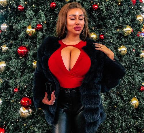 Российская «Кардашьян» отрицает, что обращалась к хирургам